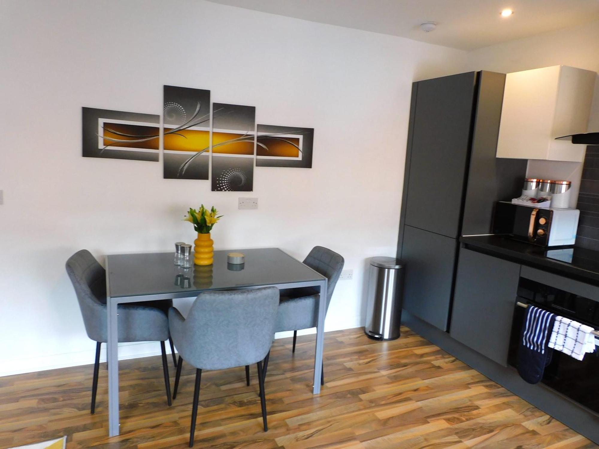 Newly Refurbished 1 Bed Apt In Hamilton Close To Station And Local Amenities Exterior photo